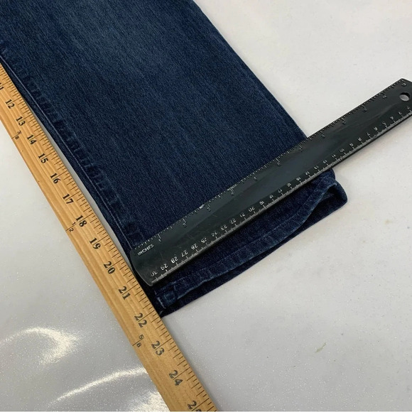 Chicos 2 Jean Capri Woman Large /12 Blue Pockets Front Zip Stretch Casual Travel - Picture 9 of 10